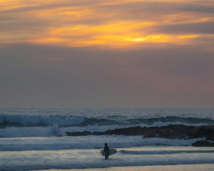 surf en playa cerritos